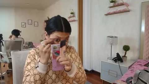madhison_5 online show from May 9, 11:37 am