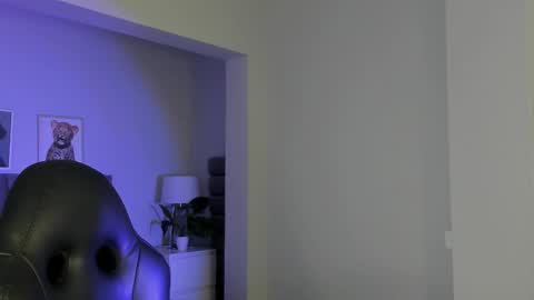 Madie  online show from March 5, 11:39 am