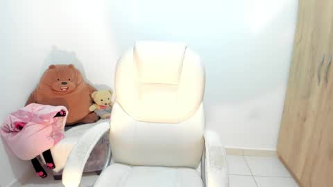 madison montes online show from April 23, 7:52 am