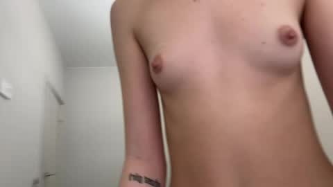 Snapshot of madisonkiss_ chatting on April 25, 1:41 pm Madison online show from April 25, 1:41 pm