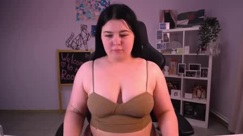 madisonmongomery online show from December 8, 5:01 pm