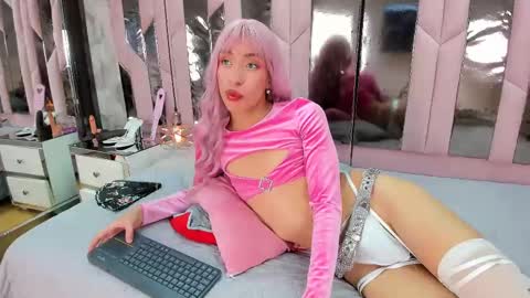 Snapshot of madisonwood12 chatting on January 26, 1:15 pm  Madison  online show from January 26, 1:15 pm