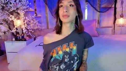 Snapshot of madisonwood12 chatting on October 28, 7:01 am  Madison  online show from October 28, 7:01 am