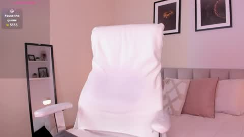 Snapshot of madisson_blue_ chatting on May 21, 2:35 pm madisson_blue_ online show from May 21, 2:35 pm
