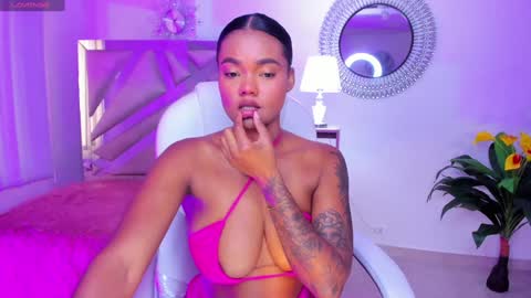 Snapshot of madisson_davon chatting on December 14, 5:58 pm Madisson Davon online show from December 14, 5:58 pm