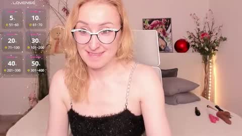 Snapshot of madissonkiss chatting on October 31, 2:34 am Madisson online show from October 31, 2:34 am