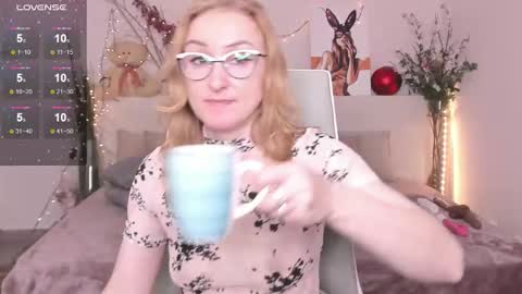 Snapshot of madissonkiss chatting on December 2, 2:39 am Madisson online show from December 2, 2:39 am