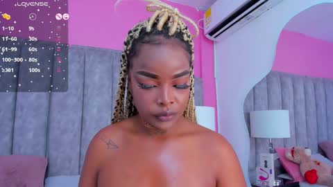 Snapshot of madissonlopez chatting on January 1, 11:18 pm Madisson Lopez online show from January 1, 11:18 pm