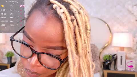 Snapshot of madissonlopez chatting on November 25, 9:26 pm Madisson Lopez online show from November 25, 9:26 pm