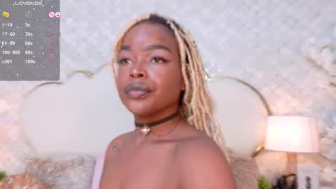 Snapshot of madissonlopez chatting on November 27, 10:34 pm Madisson Lopez online show from November 27, 10:34 pm