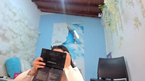 Snapshot of madokaa22 chatting on May 6, 12:10 pm Madoka online show from May 6, 12:10 pm
