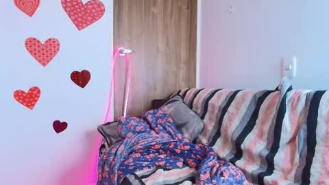 mady  online show from February 7, 1:53 am