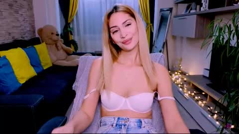 Madye Roberts online show from December 13, 10:37 pm