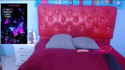 Snapshot of madyfox chatting on September 18, 2:19 pm madyfox online show from September 18, 2:19 pm