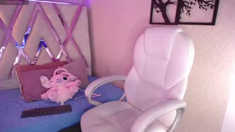 Snapshot of madyson_hill chatting on April 18, 11:58 am Madyson online show from April 18, 11:58 am