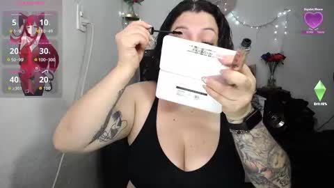 Snapshot of madyson_hof chatting on October 8, 3:15 am MADY online show from October 8, 3:15 am