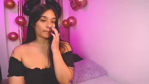 Snapshot of mae_nathan chatting on November 20, 5:29 am mae and nathan online show from November 20, 5:29 am