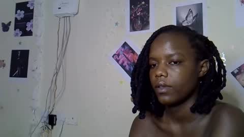 Maee online show from December 16, 1:27 pm