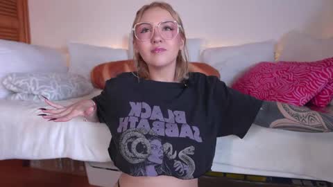 Maeve  schedule 11 am- 530 pm colombia time  online show from May 8, 2:00 pm