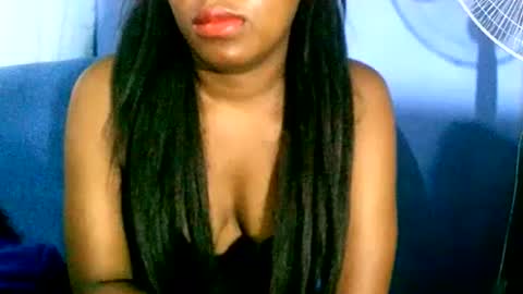 Snapshot of maelahlove chatting on December 3, 3:09 am MaelahLove online show from December 3, 3:09 am