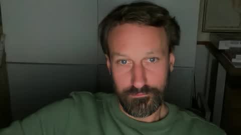 Snapshot of maenu_69 chatting on October 31, 10:00 pm maenu_69 online show from October 31, 10:00 pm