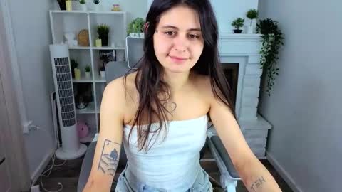 Mia online show from March 10, 2:55 pm