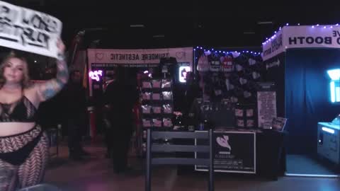 Meaves online show from October 19, 5:57 pm