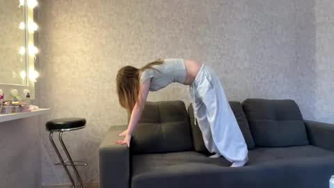 Snapshot of magdalenebirdtail chatting on April 29, 7:01 am Marie online show from April 29, 7:01 am