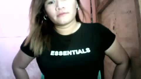 Snapshot of mages_1995 chatting on June 18, 1:17 am mages_1995 online show from June 18, 1:17 am