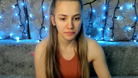 Snapshot of maggiecake chatting on December 7, 4:20 am Maggie online show from December 7, 4:20 am