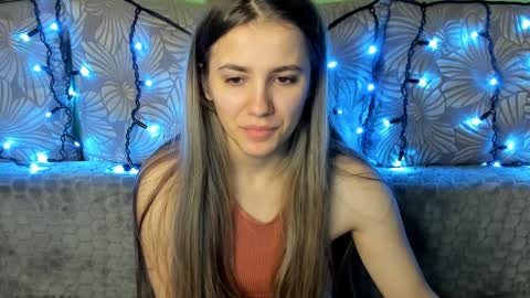 Snapshot of maggiecake chatting on December 9, 6:34 am Maggie online show from December 9, 6:34 am