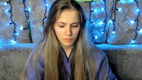 Snapshot of maggiecake chatting on December 10, 12:39 am Maggie online show from December 10, 12:39 am