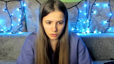 Snapshot of maggiecake chatting on December 13, 1:48 am Maggie online show from December 13, 1:48 am