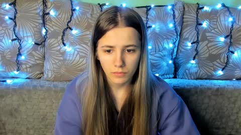 Snapshot of maggiecake chatting on December 14, 12:22 am Maggie online show from December 14, 12:22 am