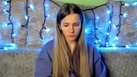 Snapshot of maggiecake chatting on December 15, 3:45 am Maggie online show from December 15, 3:45 am