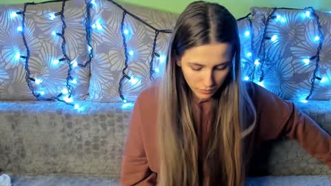 Snapshot of maggiecake chatting on December 26, 3:59 am Maggie online show from December 26, 3:59 am