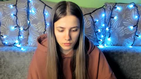 Snapshot of maggiecake chatting on December 28, 1:18 am Maggie online show from December 28, 1:18 am