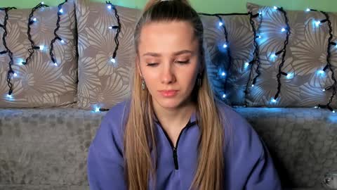 Snapshot of maggiecake chatting on January 10, 2:04 am Maggie online show from January 10, 2:04 am