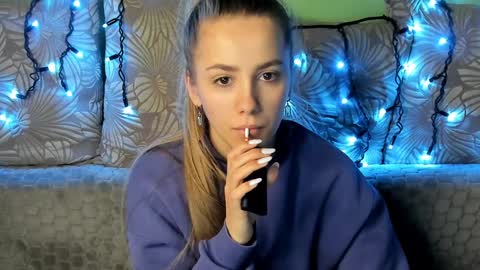 Snapshot of maggiecake chatting on January 12, 5:45 am Maggie online show from January 12, 5:45 am