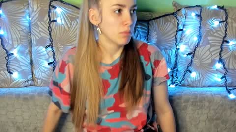 Snapshot of maggiecake chatting on February 1, 3:41 am Maggie online show from February 1, 3:41 am