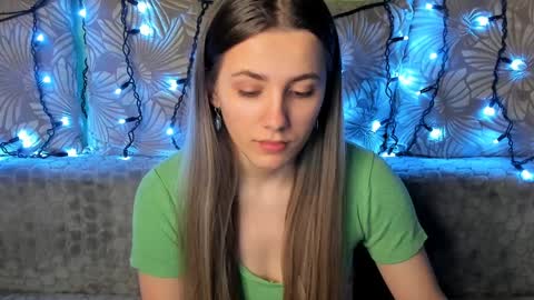 Snapshot of maggiecake chatting on February 9, 1:11 am Maggie online show from February 9, 1:11 am