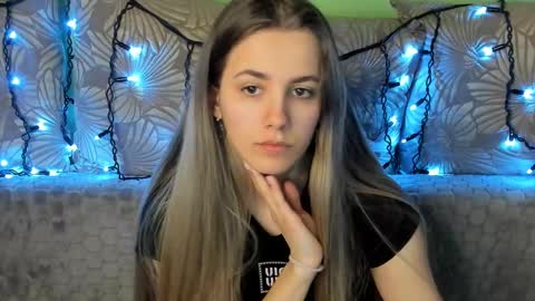 Snapshot of maggiecake chatting on February 24, 8:27 am Maggie online show from February 24, 8:27 am