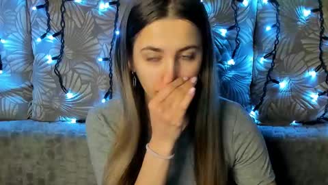 Snapshot of maggiecake chatting on March 1, 5:52 am Maggie online show from March 1, 5:52 am