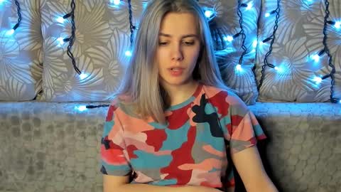 Snapshot of maggiecake chatting on March 8, 4:12 am Maggie online show from March 8, 4:12 am