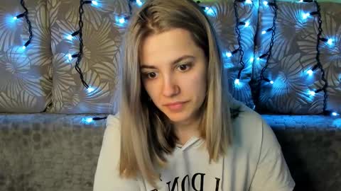 Snapshot of maggiecake chatting on March 9, 5:22 am Maggie online show from March 9, 5:22 am