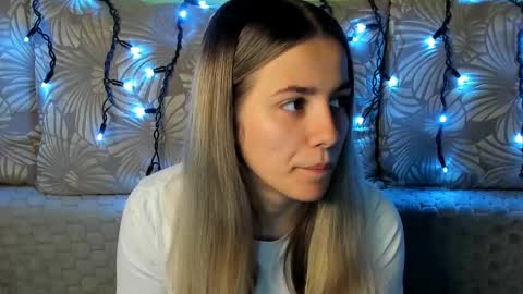 Snapshot of maggiecake chatting on October 15, 12:33 am Maggie online show from October 15, 12:33 am