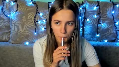 Snapshot of maggiecake chatting on October 26, 12:49 am Maggie online show from October 26, 12:49 am