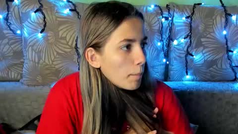 Snapshot of maggiecake chatting on October 31, 4:02 am Maggie online show from October 31, 4:02 am