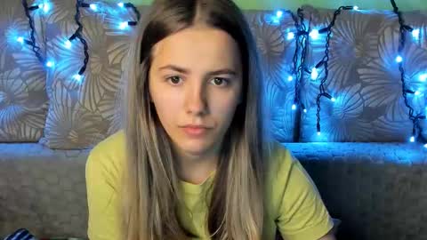 Snapshot of maggiecake chatting on November 3, 3:52 am Maggie online show from November 3, 3:52 am