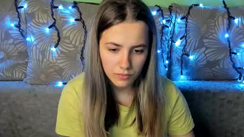 Snapshot of maggiecake chatting on November 5, 5:07 am Maggie online show from November 5, 5:07 am